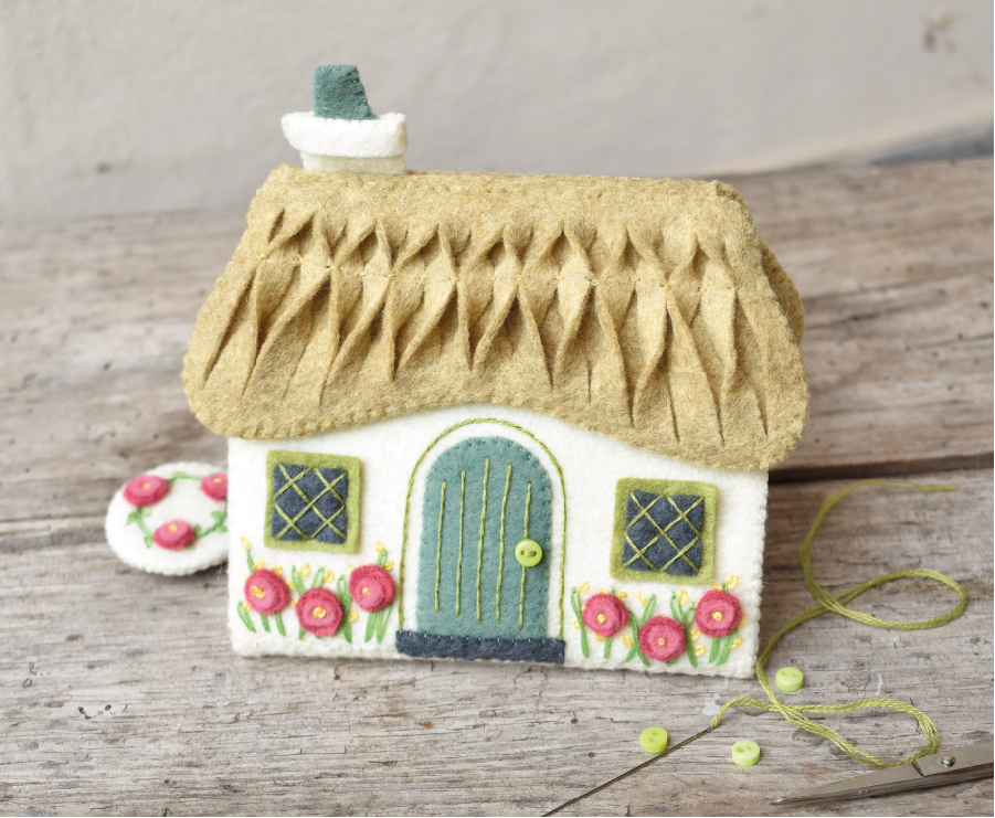Barna Cottage Needle Wallet Sewing Kit